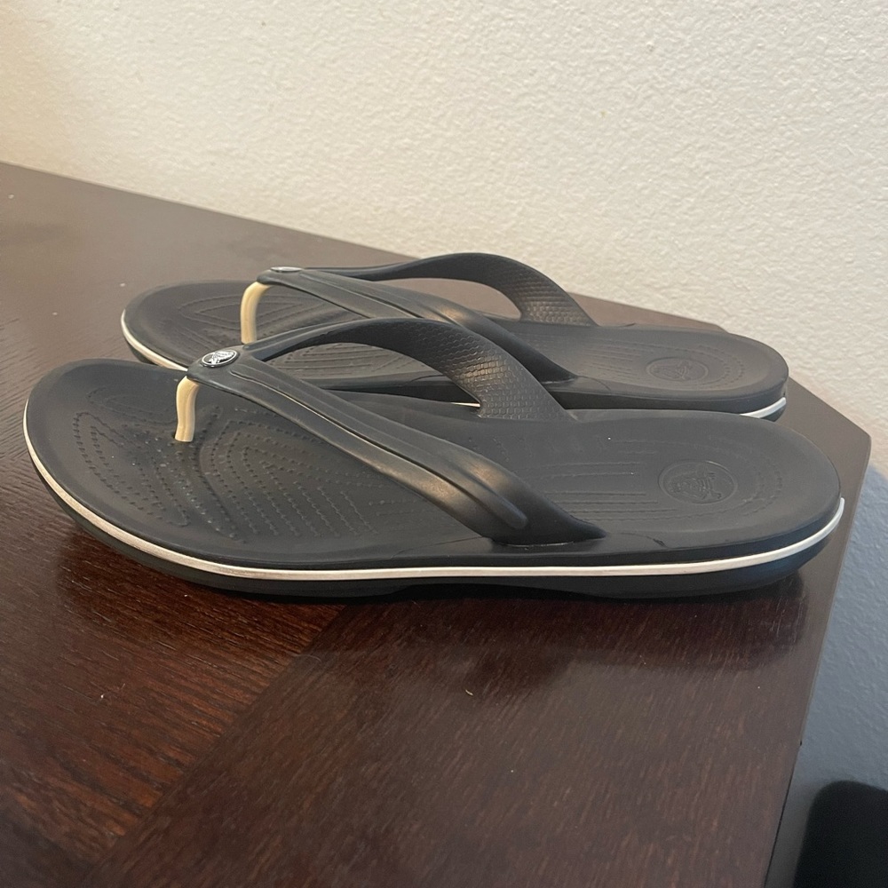 CROCS Mens Size 11 FLIP FLOPS SANDALS Athens Thongs Shoes